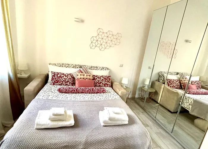 Joy House -Central City Near Metro Arco Della Pace Brera-Entire Apartment Perfect For Work & Play, Nightlife With Ac & Fast Wifi Welcome To The Cool Joy House!